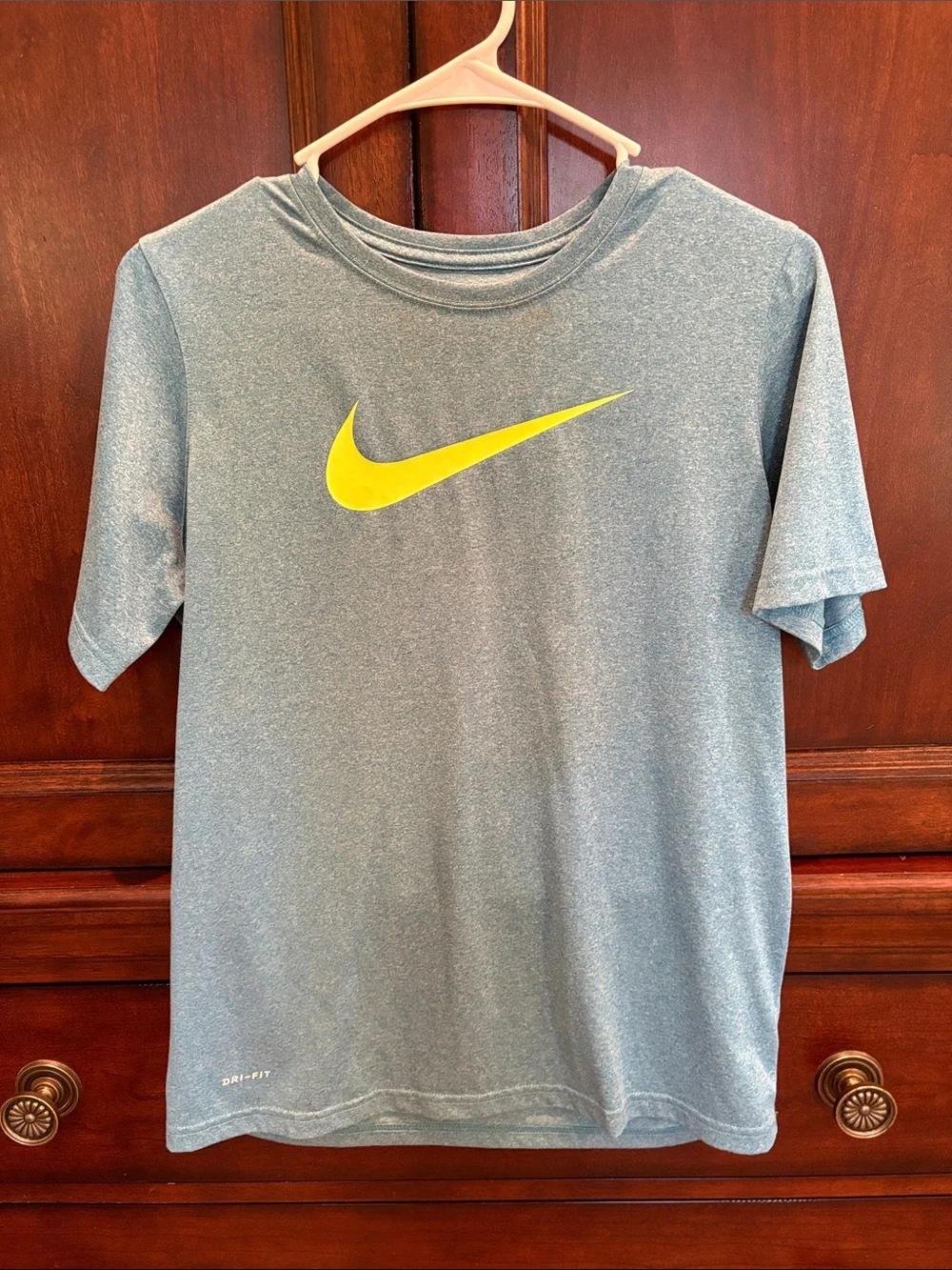 ✨ NWOT ✨ The Nike Tee dri-fit heathered turquoise shirt, YXL